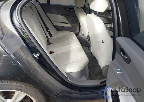 2017 Jaguar Xe 25T Premium из США, поврежденный, VIN SAJAD4BG9HA969703